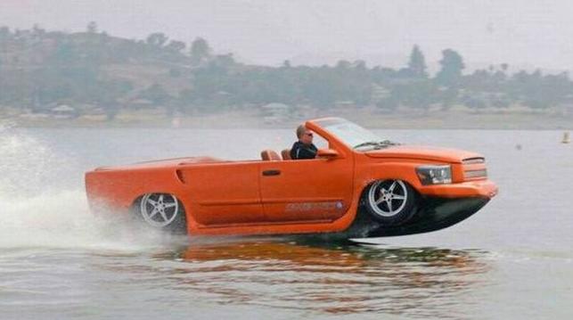 一辆豪车就是应该可以上得公路和下得了海 一辆豪车就是应该可以上得公路和下得了海