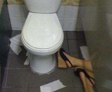 上厕所遇到这种情况怎么办 上厕所遇到这种情况怎么办