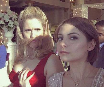 与闺蜜拍照时的正确手势 与闺蜜拍照时的正确手势