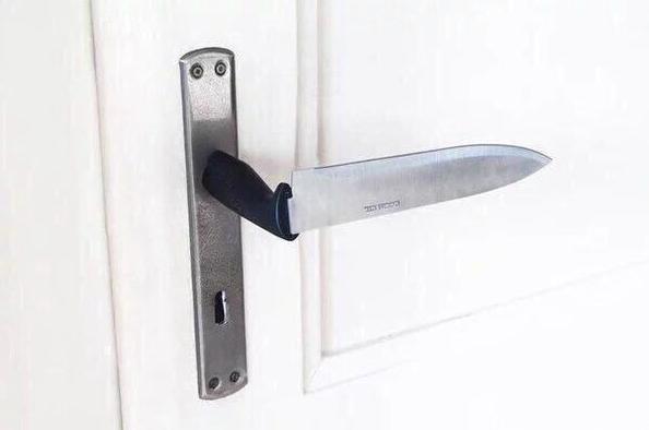 专治各种不敲门破门而入的 专治各种不敲门破门而入的