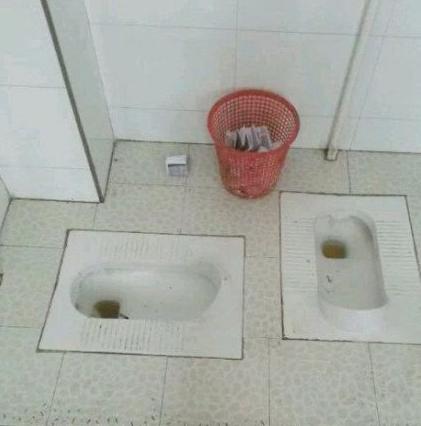 两个人在一起上厕所还能不能愉快的拉屎 两个人在一起上厕所还能不能愉快的拉屎