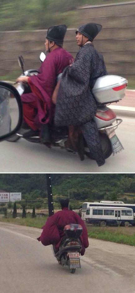 两位赶着去上朝么 两位赶着去上朝么