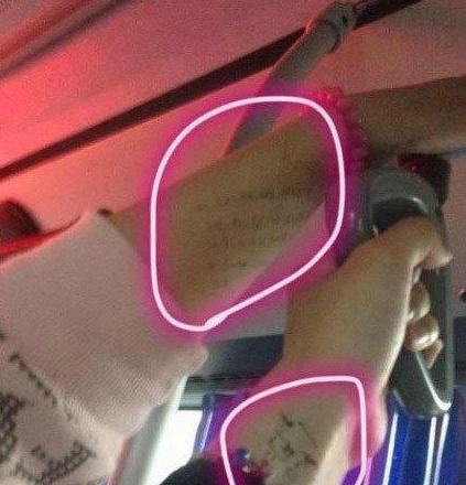 两位骚年估计今天考试考的不错 两位骚年估计今天考试考的不错