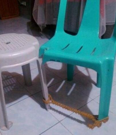 二货是这么修凳子的… 二货是这么修凳子的…