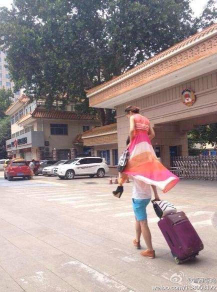 二货老婆说要给我遮阳 二货老婆说要给我遮阳