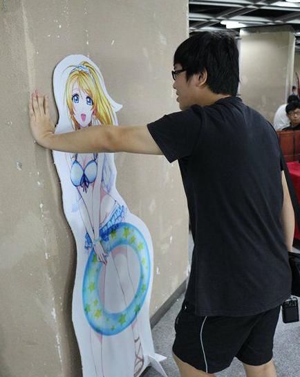 今天终于鼓足了勇气和女神来了个壁咚 今天终于鼓足了勇气和女神来了个壁咚