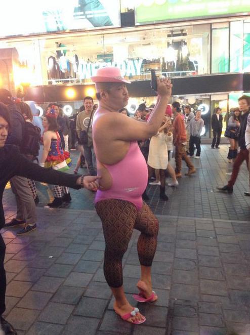 你看这粉色的泳衣和丝袜质量多好啊 你看这粉色的泳衣和丝袜质量多好啊