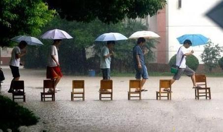 千山万水也挡不住同学上课的决心 千山万水也挡不住同学上课的决心