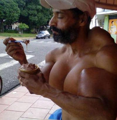 吃那么多雪糕竟然还有这样的身材 吃那么多雪糕竟然还有这样的身材