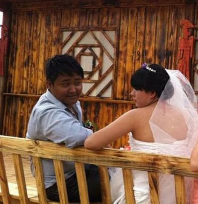 同事看了我的结婚照非说我是跨国恋 同事看了我的结婚照非说我是跨国恋