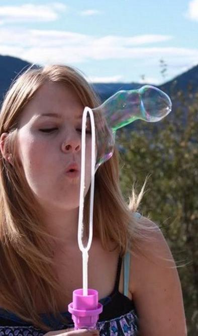 吹泡泡也是个技术活儿 吹泡泡也是个技术活儿