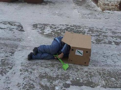 在大街上发现一个正在熟睡的大叔 在大街上发现一个正在熟睡的大叔