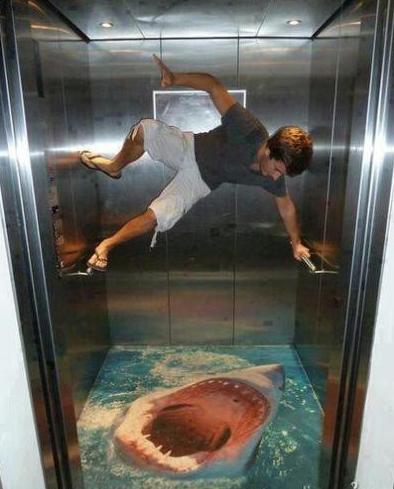 坐电梯没有三两下功夫怎么行 坐电梯没有三两下功夫怎么行