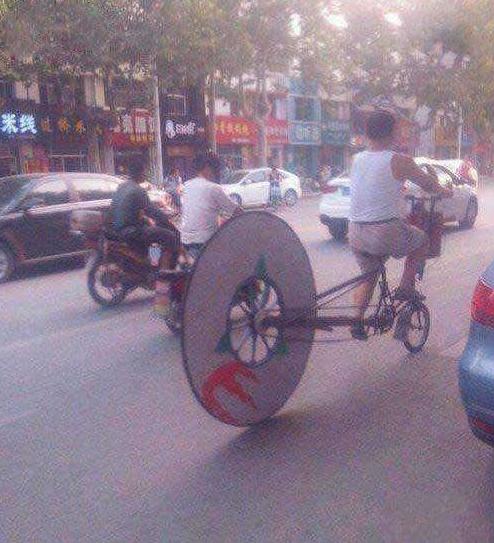 大哥你这这自行车太拉轰了 大哥你这这自行车太拉轰了