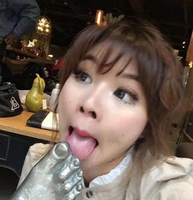 妹子口味不是一般的重 妹子口味不是一般的重