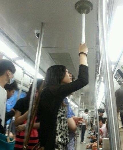 妹子自带的工具还真是一绝 妹子自带的工具还真是一绝