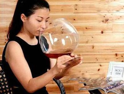 妹子说她只能喝一杯 妹子说她只能喝一杯