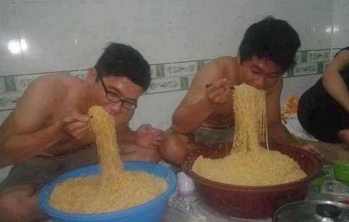 当之无愧的吃货二货 当之无愧的吃货二货