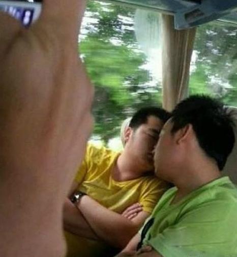 很想知道他们睡醒的时候会怎样 很想知道他们睡醒的时候会怎样