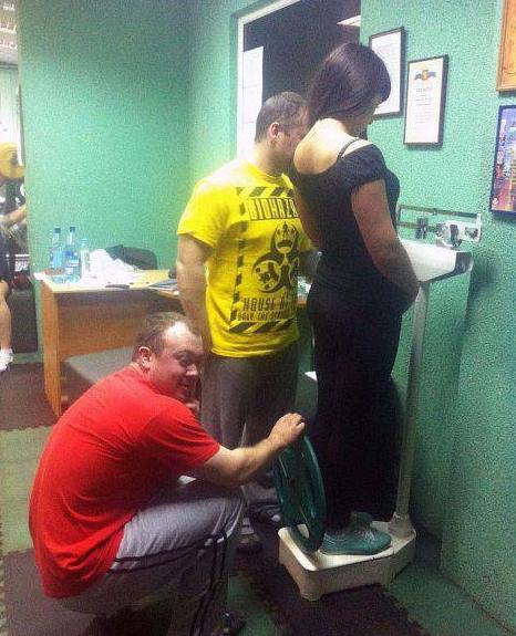 怎么可以这样整女生的啊 怎么可以这样整女生的啊