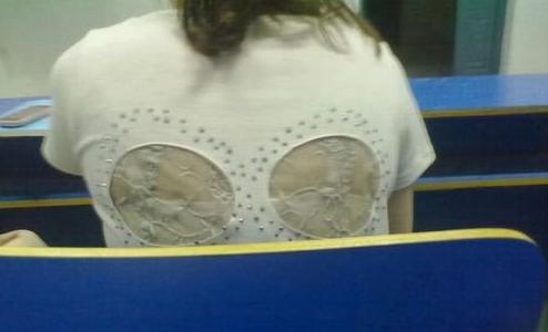 总感觉应该反过来穿 总感觉应该反过来穿