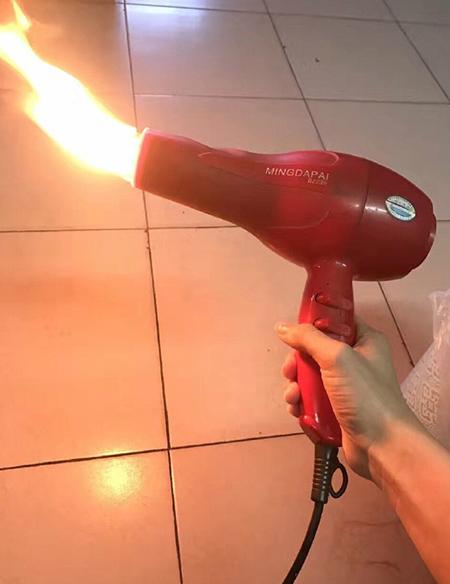 恭喜这位朋友开启了吹风机的隐藏属性 恭喜这位朋友开启了吹风机的隐藏属性