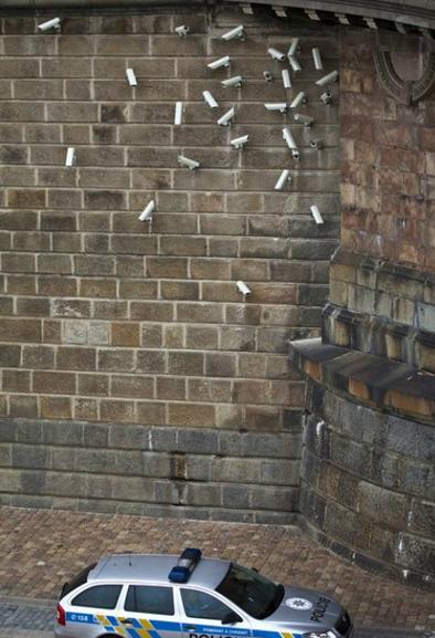 感觉这些摄像头都在互相凝望 感觉这些摄像头都在互相凝望