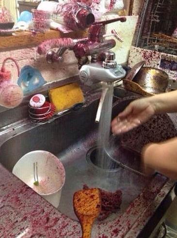 我只是在洗蓝莓... 我只是在洗蓝莓...