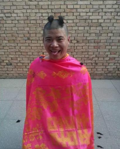 我老婆刚给做的新发型。。。。。。 我老婆刚给做的新发型。。。。。。