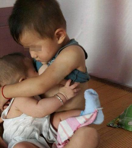 我要替麻麻照顾好弟弟 我要替麻麻照顾好弟弟