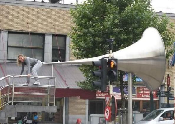 放个屁能响遍全城 放个屁能响遍全城