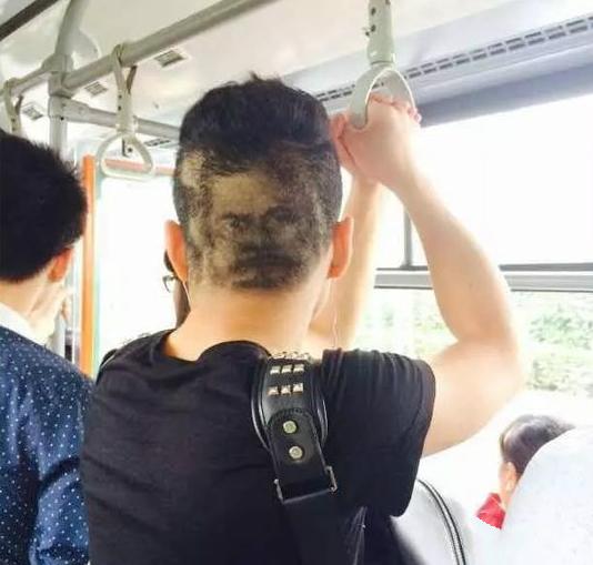 朋友今天公交车上拍到的 朋友今天公交车上拍到的