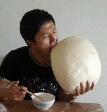 本屌丝一天的伙食就只有一个馒头 本屌丝一天的伙食就只有一个馒头