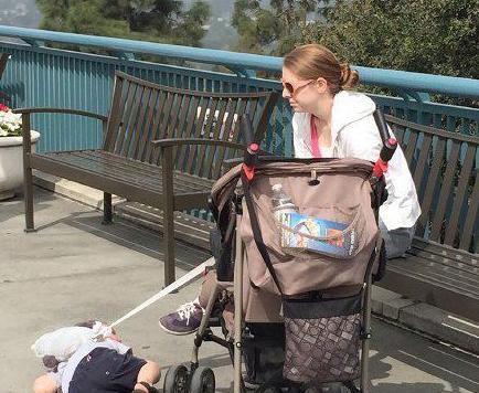 没事时候出来遛遛孩子挺好的 没事时候出来遛遛孩子挺好的