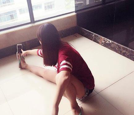 没有个一两招真不敢自拍 没有个一两招真不敢自拍