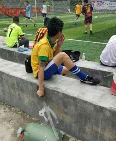 演绎踢球的正确姿势 演绎踢球的正确姿势