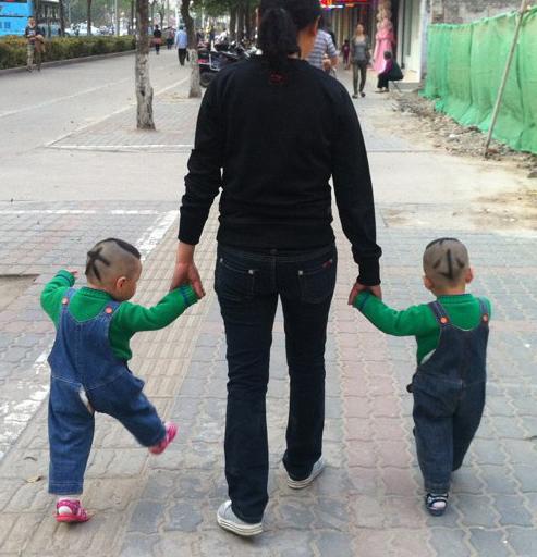 用这种方法区分双胞胎十分方便 用这种方法区分双胞胎十分方便