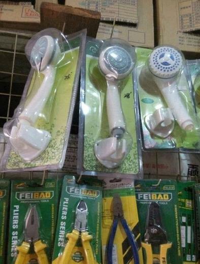 看到了一家店在卖苹果耳机 看到了一家店在卖苹果耳机