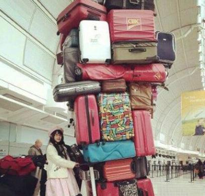 知道一个妹子出门需要带多少行李么 知道一个妹子出门需要带多少行李么