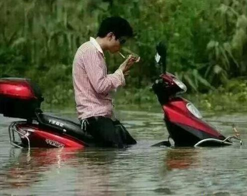 碰到这种情况哥要抽根烟淡定一下 碰到这种情况哥要抽根烟淡定一下