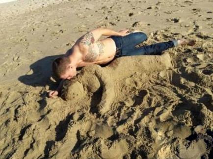 秀一张和女朋友在海边的恩爱照 秀一张和女朋友在海边的恩爱照