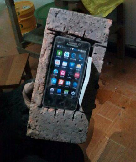 终于抢到了独家定制的手机壳。 终于抢到了独家定制的手机壳。