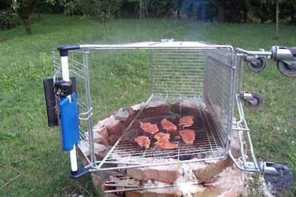 终于明白为什么商场门口要专门派人看管那些购物车了 终于明白为什么商场门口要专门派人看管那些购物车了