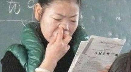 老师上课不收敛被抓拍 老师上课不收敛被抓拍