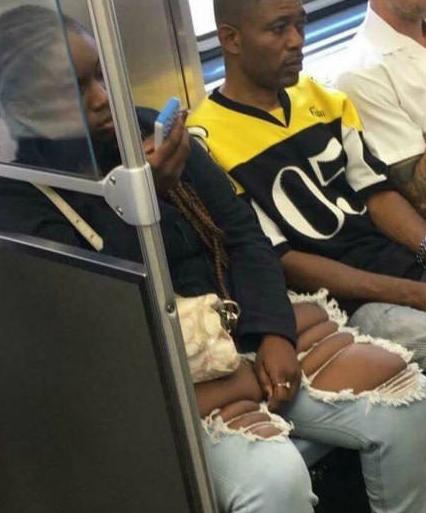 胖子还是不要轻易尝试穿破洞牛仔裤 胖子还是不要轻易尝试穿破洞牛仔裤