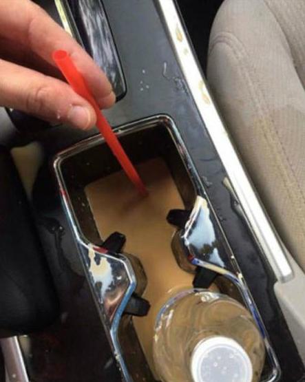 自己买的奶茶一定要喝完 自己买的奶茶一定要喝完