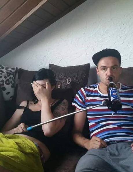 自拍杆的新用法 自拍杆的新用法