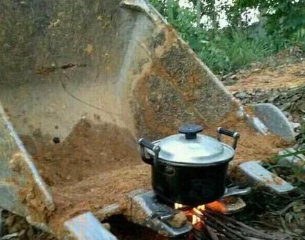 蓝翔出来的是饿不死的 蓝翔出来的是饿不死的