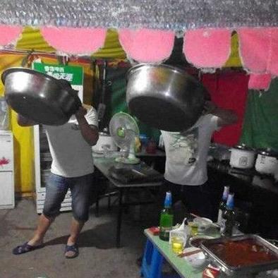 话说二货都是这样比赛喝酒的 话说二货都是这样比赛喝酒的