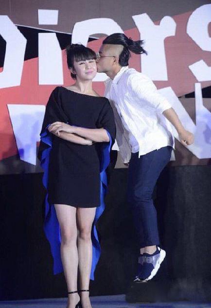 这才是真正的飞吻 这才是真正的飞吻